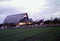 冷たい雨が降るハーモニーホールふくい